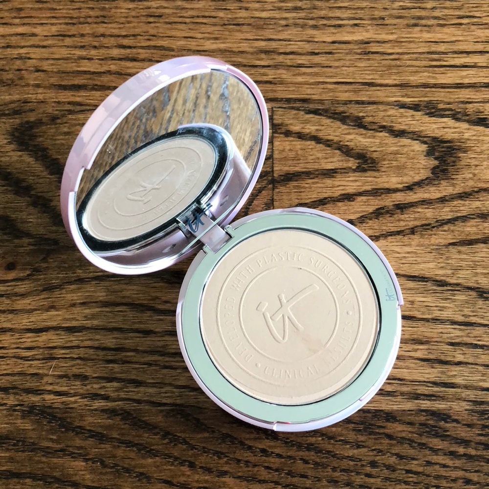 NEW ✨ IT Cosmetics CC+ Airbrush Perfecting Powder